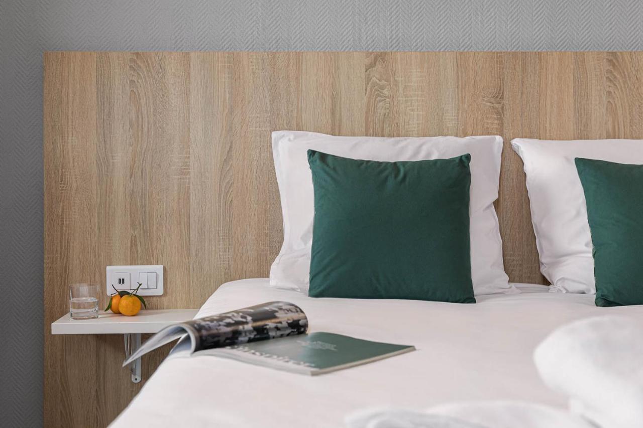 Logis Hotel Restaurant L'Abri Blavozy Kültér fotó