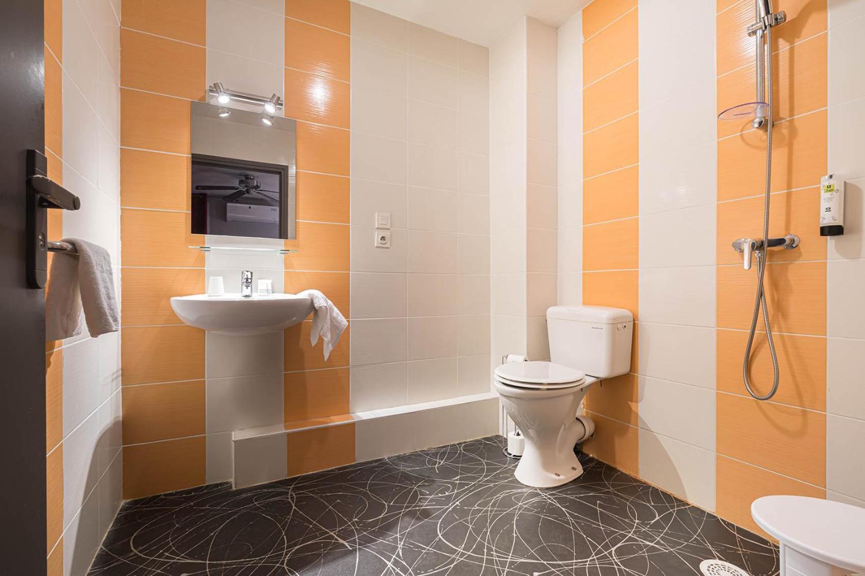Logis Hotel Restaurant L'Abri Blavozy Kültér fotó